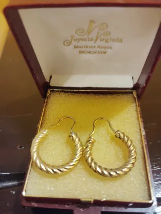 Pendientes vintage chapado oro. No se pone feo