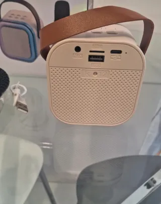 Mini cassa Bluetooth beige con microfono e LED