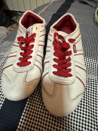 Zapatillas Levi's Blancas y Rojas