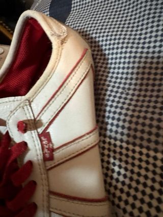 Zapatillas Levi's Blancas y Rojas