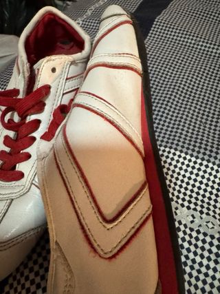 Zapatillas Levi's Blancas y Rojas