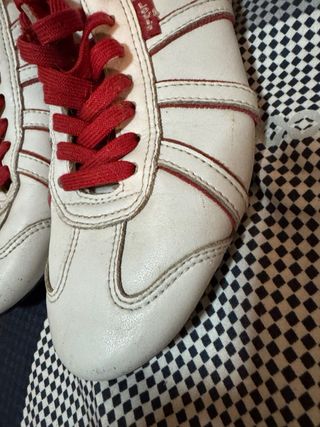 Zapatillas Levi's Blancas y Rojas