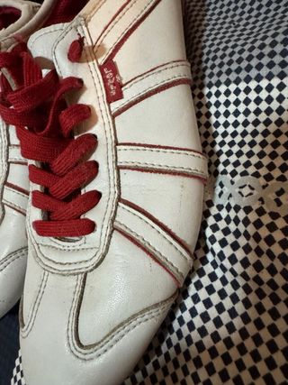 Zapatillas Levi's Blancas y Rojas