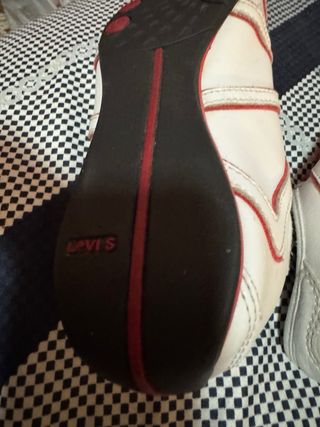Zapatillas Levi's Blancas y Rojas