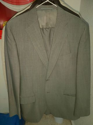 Traje gris rayas finas