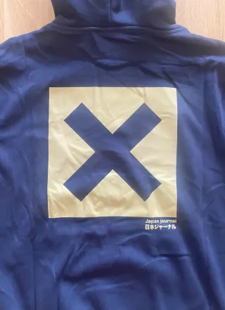 Sudadera azul con logo X dorado talla S