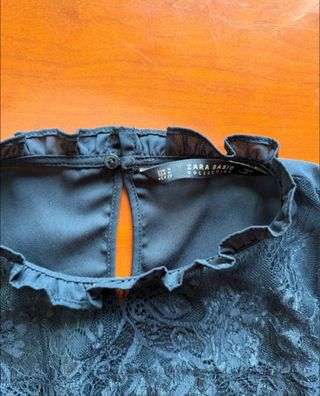 Blusa Zara Talla M con Encaje Negro
