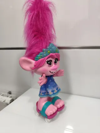 Muñeca Trolls Poppy con Patines