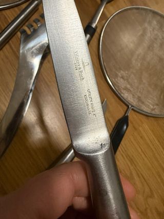 Set di utensili da cucina in metallo e plastica