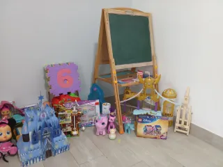 Lote Juguetes y escritorio infantil. Espectacular!