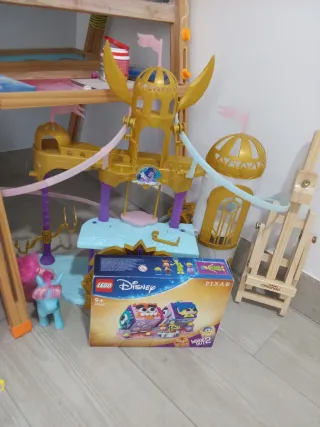 Lote Juguetes y escritorio infantil. Espectacular!