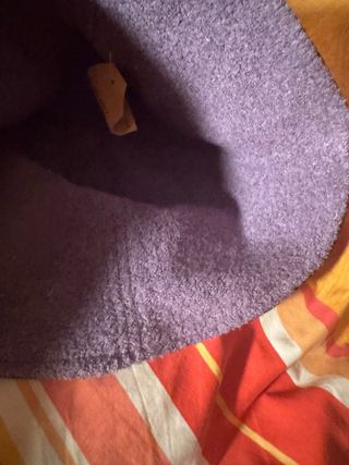 Gorro vaquero con etiquetas