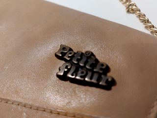 Bolso de mano vintage de Petite Fleur de piel 80s