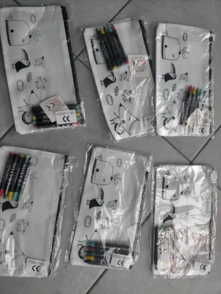 6 estuches con pinturas