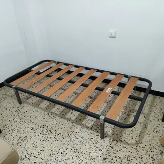 Somier cama individual metálico.