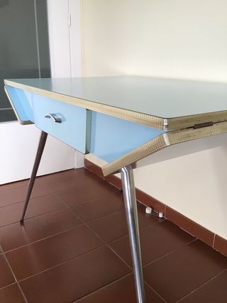 Tavolo da cucina vintage Formica blu cielo