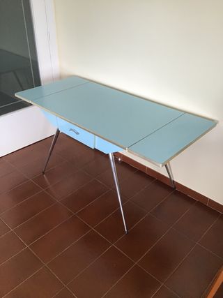 Tavolo da cucina vintage Formica blu cielo