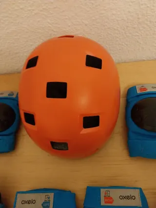 Casco Talla S y Protecciones Oxelo Talla XXS