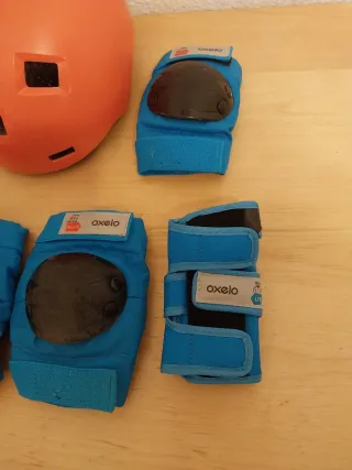 Casco Talla S y Protecciones Oxelo Talla XXS