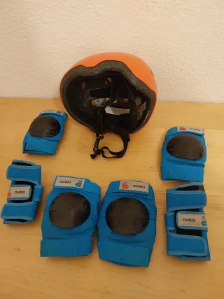 Casco Talla S y Protecciones Oxelo Talla XXS