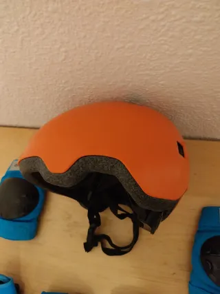 Casco Talla S y Protecciones Oxelo Talla XXS