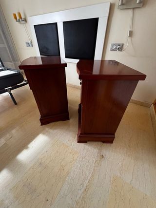 2 Mesitas de noche de madera
