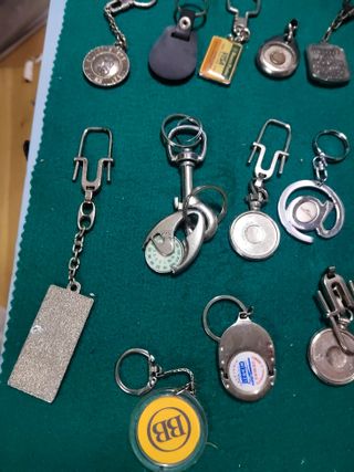Lote de llaveros variados