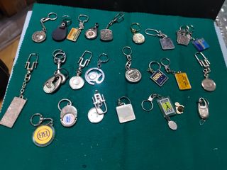Lote de llaveros variados