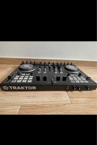 Mesa de mezclas Traktor S4 MK2