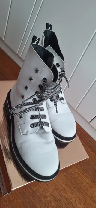 Botas blancas Pablosky usadas sólo en 2 ocasiones