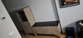 Mueble de salón madera y cristal