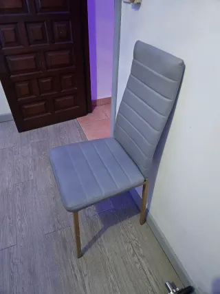 Silla de comedor gris moderna