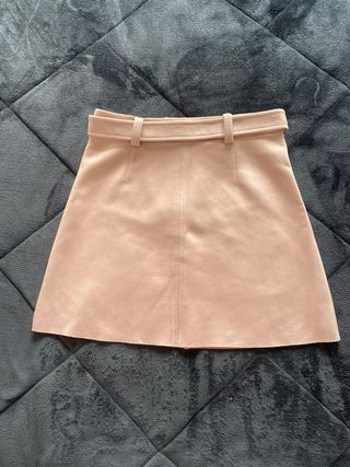 Falda Zara rosa con cinturón