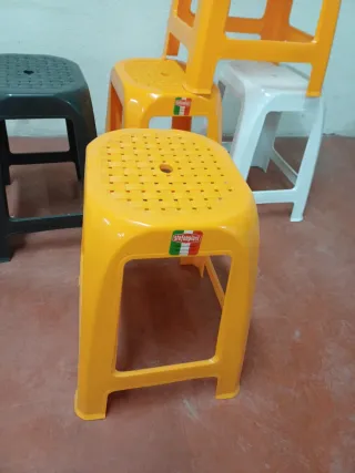 Taburetes de plástico