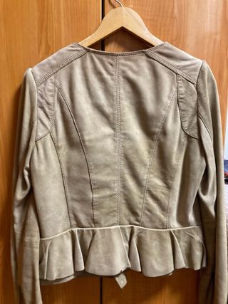 Cazadora ante mujer beige