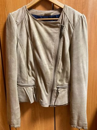 Cazadora ante mujer beige