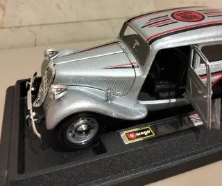 Citroen T.A. 15cv. Burago 1/24