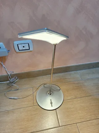 Lampada dactavolo Humanscale