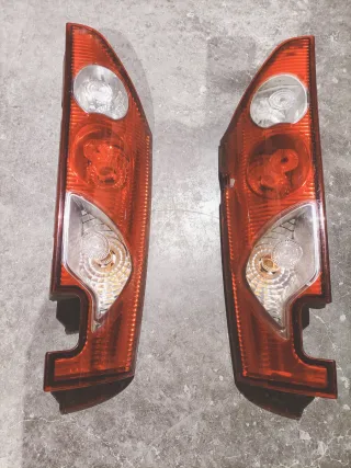 Piloto Renault Kangoo 2010 los dos juntos 50 euros