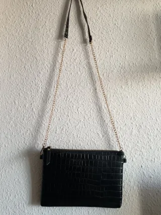 Bolso negro efecto piel cocodrilo