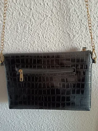 Bolso negro efecto piel cocodrilo