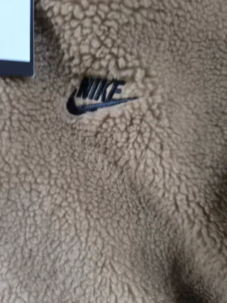 Chaqueta Nike Beige y Negra