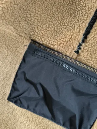 Chaqueta Nike Beige y Negra