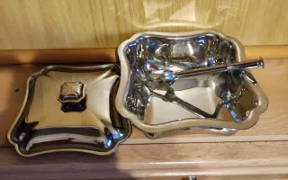 Azucarero de metal plateado