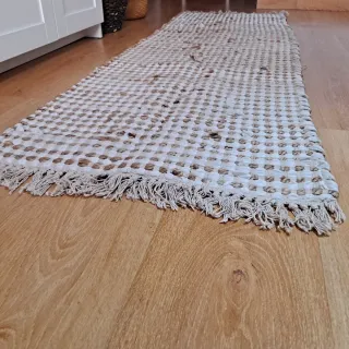 Alfombra de yute beige y blanco