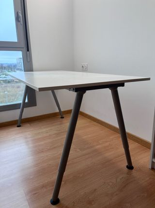Silla y mesa de estudio