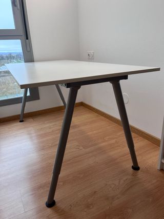 Silla y mesa de estudio