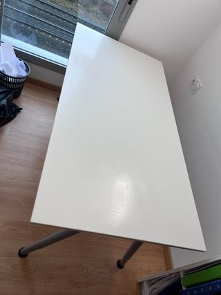 Silla y mesa de estudio