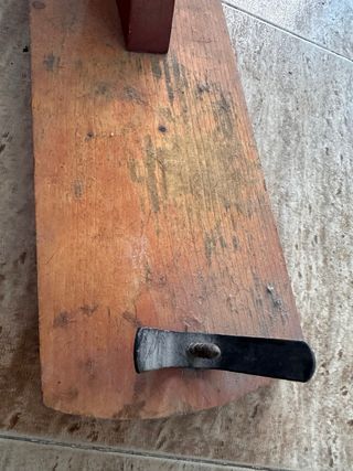 Jamonero de madera con aro metálico