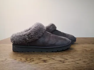 Pantofole grigie foderate in pelliccia